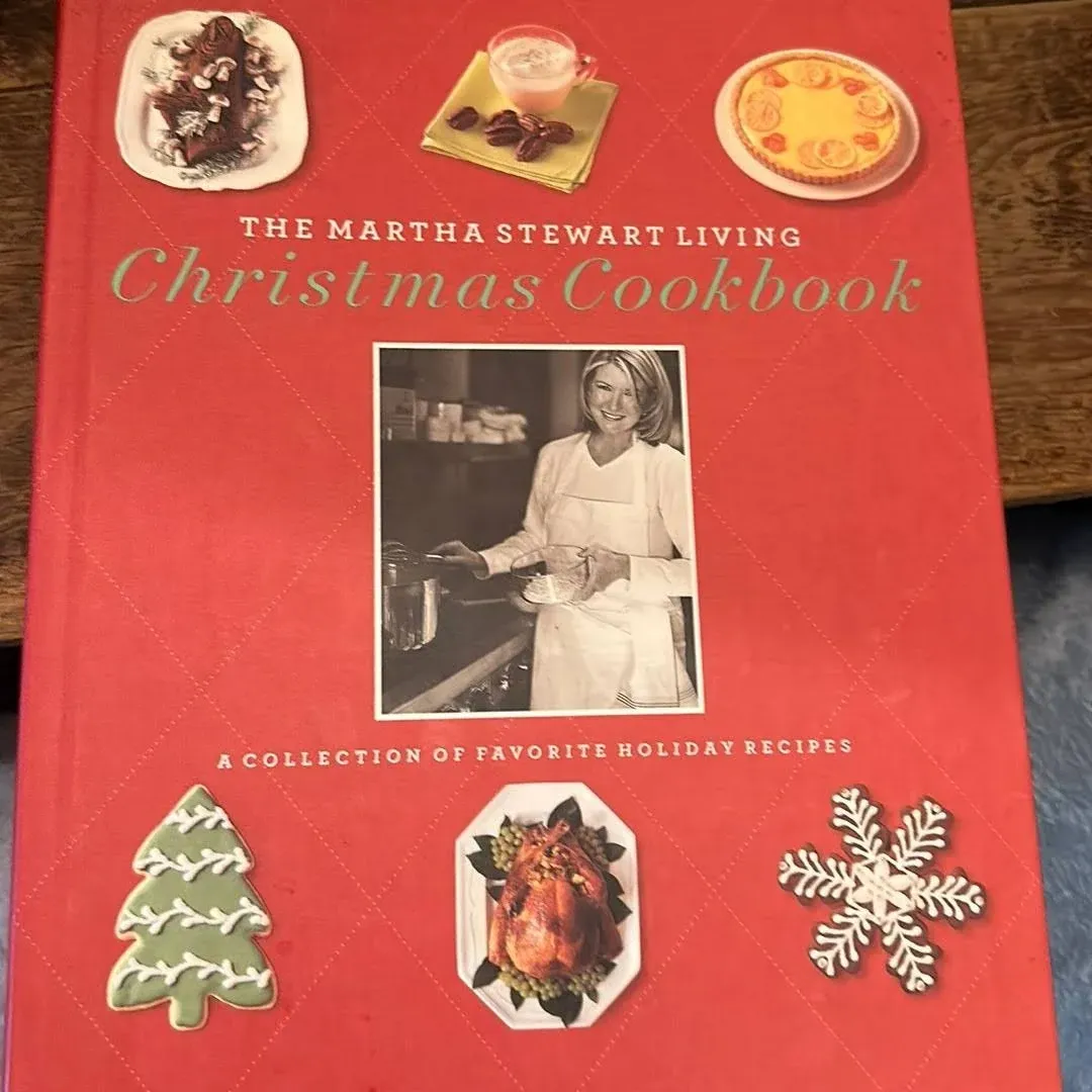 The Martha Stewart Living Christmas Cookbook: A Collection of Favorite Holiday Recipes