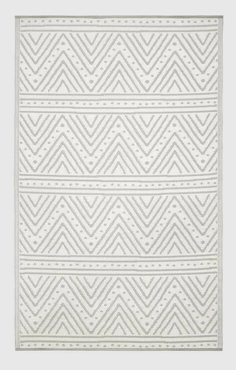 Fab Habitat Chevron Outdoor Rug - Waterproof, Fade Resistant, Crease-Free ...