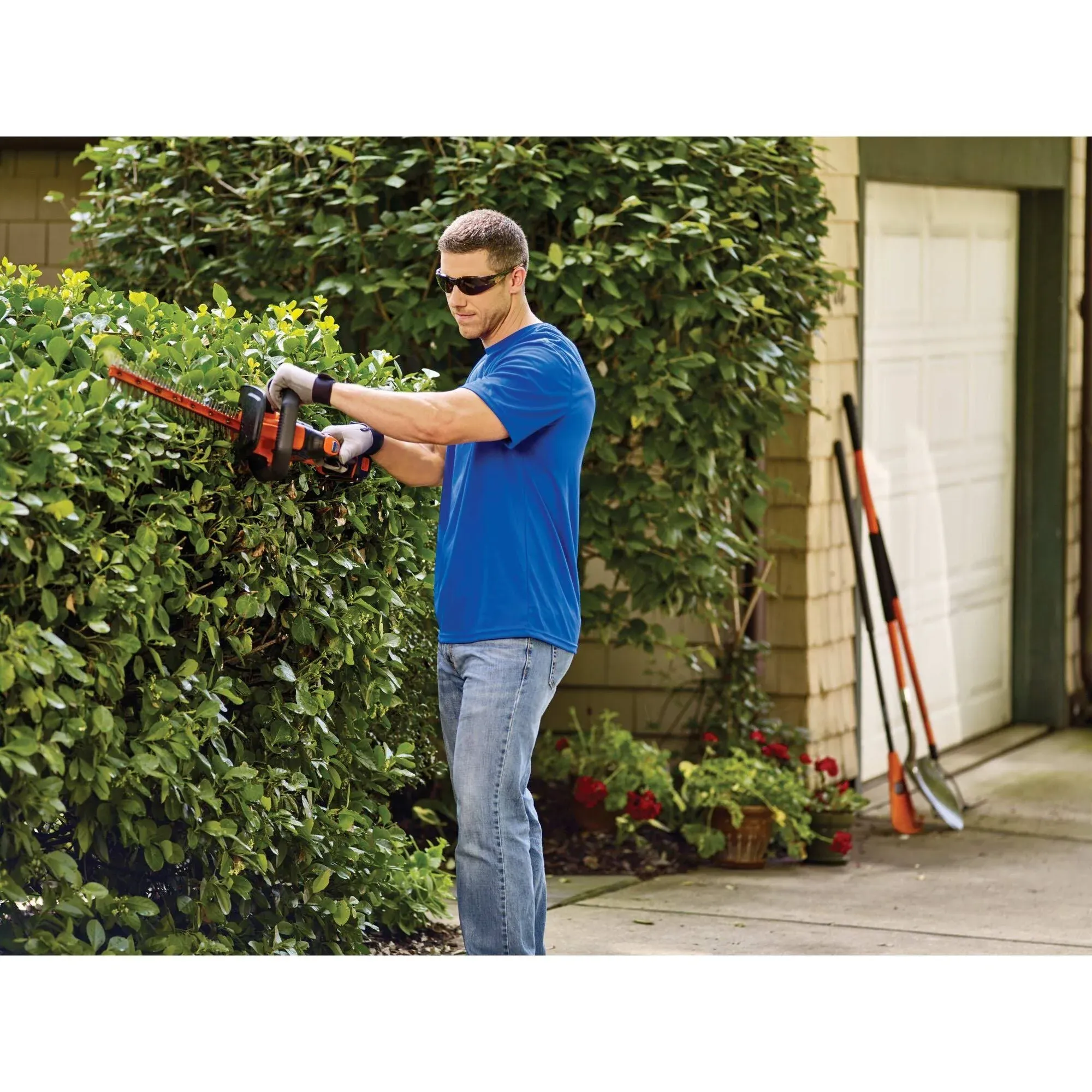 Black &amp; Decker LHT321 20V MAX POWERCOMMAND Li-Ion 22 in. Hedge Trimmer Kit New