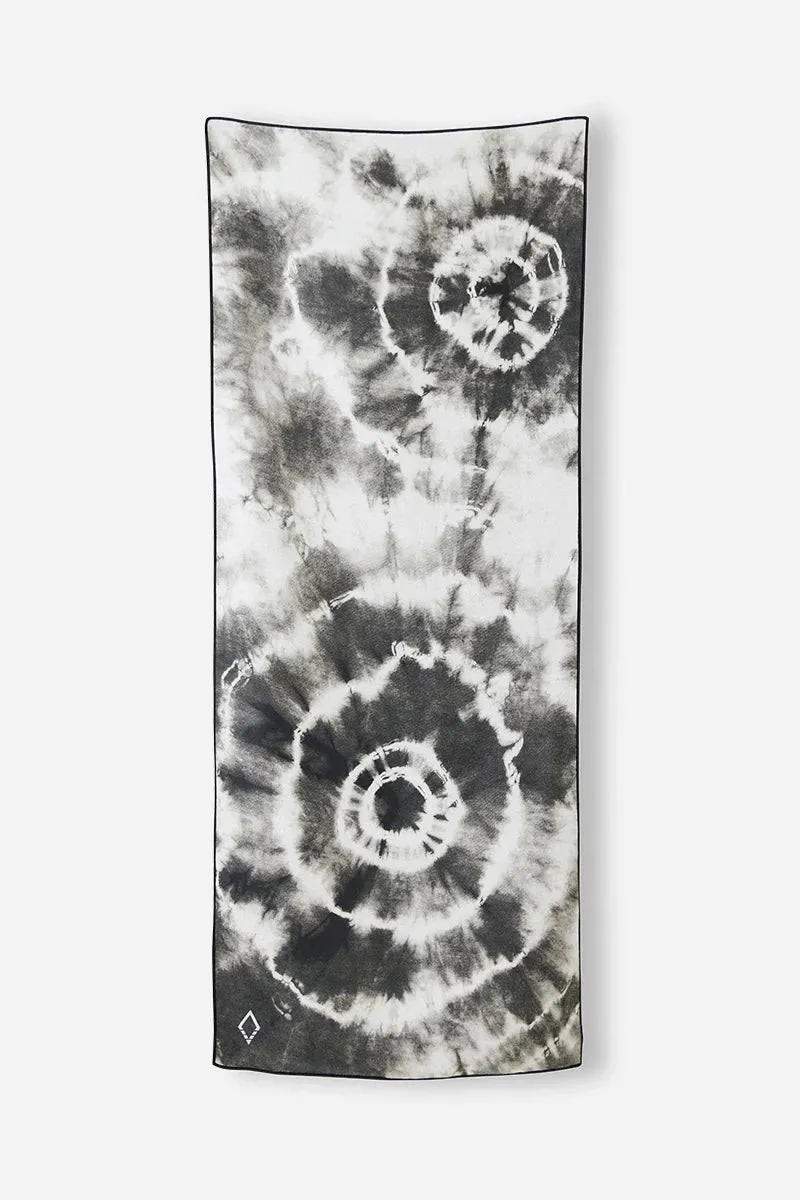 Nomadix Tie Dye Black & White Towel