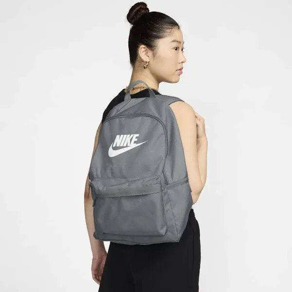 Nike Heritage 25L Backpack Smoke Grey