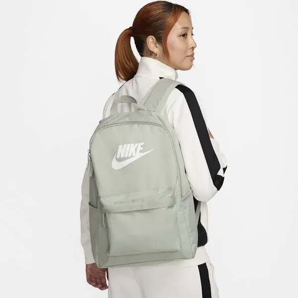 Nike Heritage 25L Backpack Smoke Grey