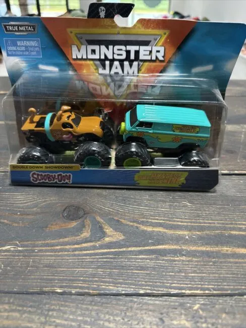 Scooby Doo vs Mystery Machine Monster Jam 2-Pack 1:64 Spin Master Hot Wheels NEW