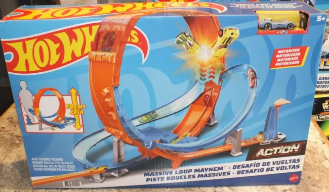 Hot Wheels Massive Loop Mayhem Track Set