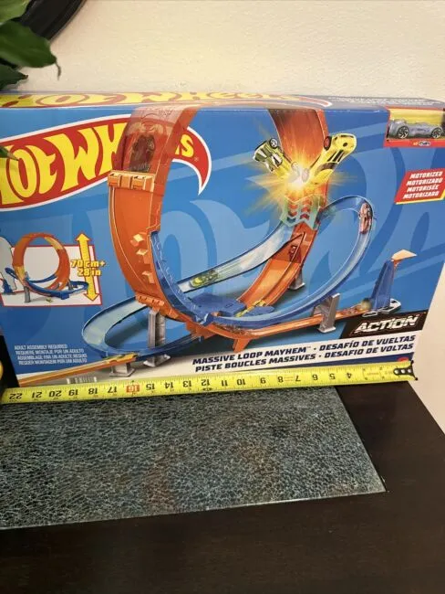 Hot Wheels Massive Loop Mayhem Track Set