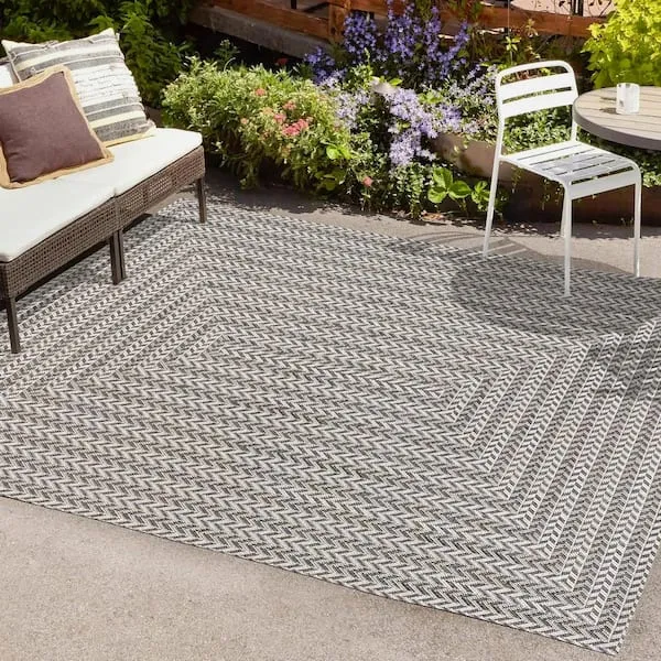 Chevron Modern Concentric Squares Indoor/Outdoor Area Rug - JONATHAN Y