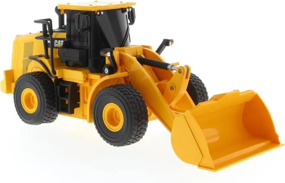 Diecast Masters 1:35 RC Cat 950M Wheel Loader