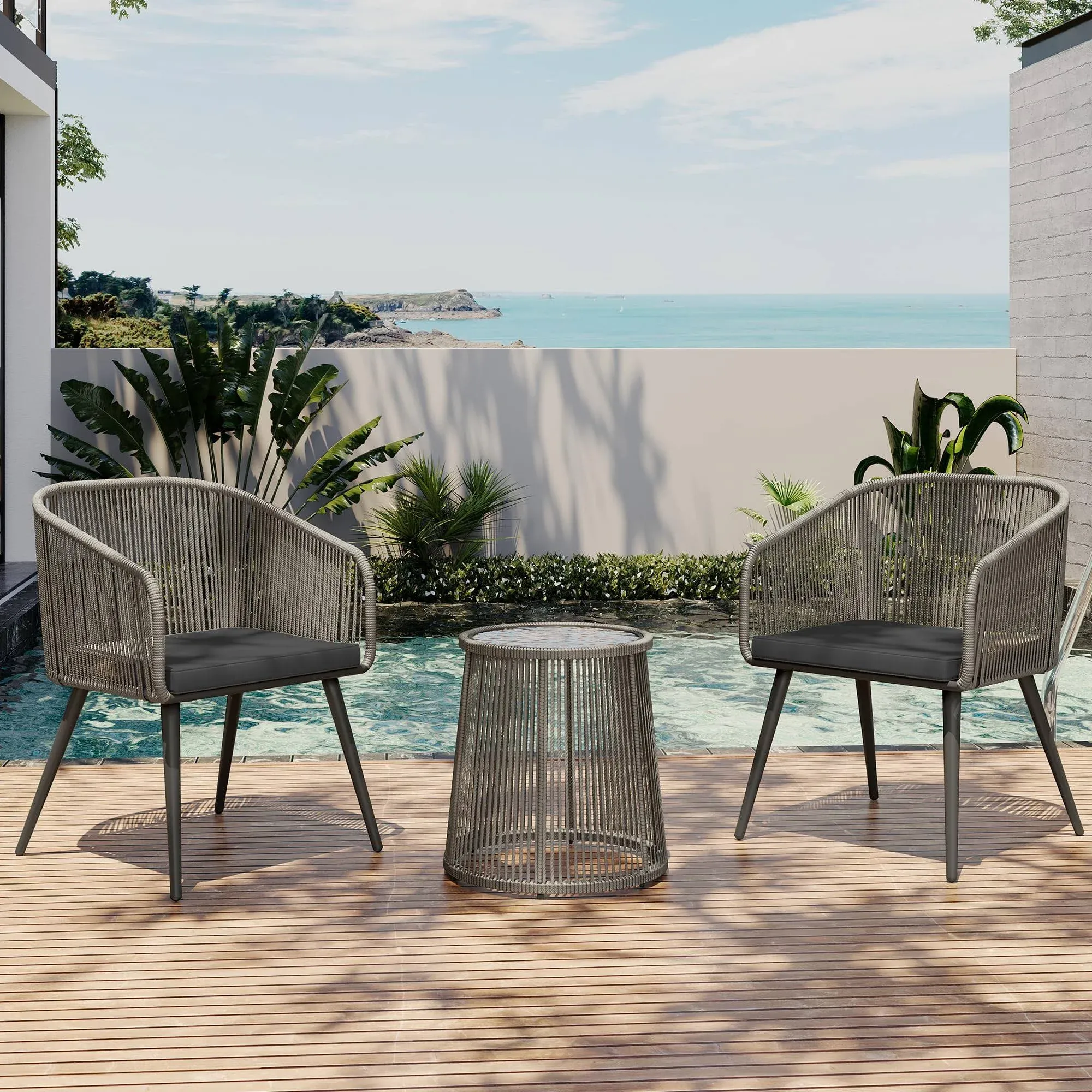 EAST OAK Breezeway Bistro - 2 sillas ergonómicas anchas y mesa auxiliar con parte superior de cristal, muebles de mimbre para todo tipo de clima, juego de 3 piezas para patio y balcón, marrón y gris